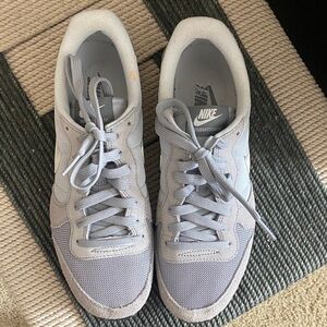 Nike Women’s Light Grey Lace-Up Sneakers